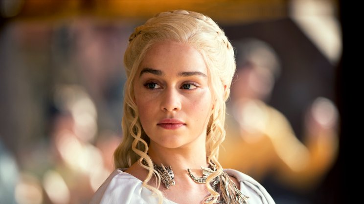 Csodás Emilia Clarke