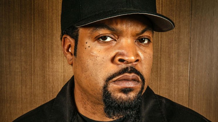 Ice Cube az N.W.A.-ben indult, mint a gengszter rap éllovasa, mára viszont a vígjátékokban éli ki magát