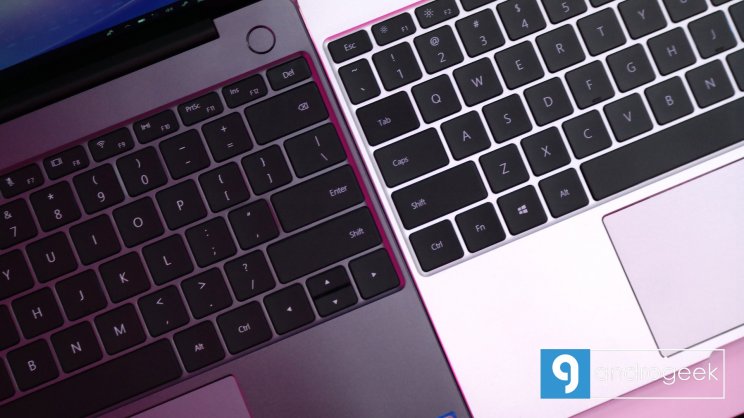 Mistyc Silver és a más gyártótól ismert Space Grey a színválaszték