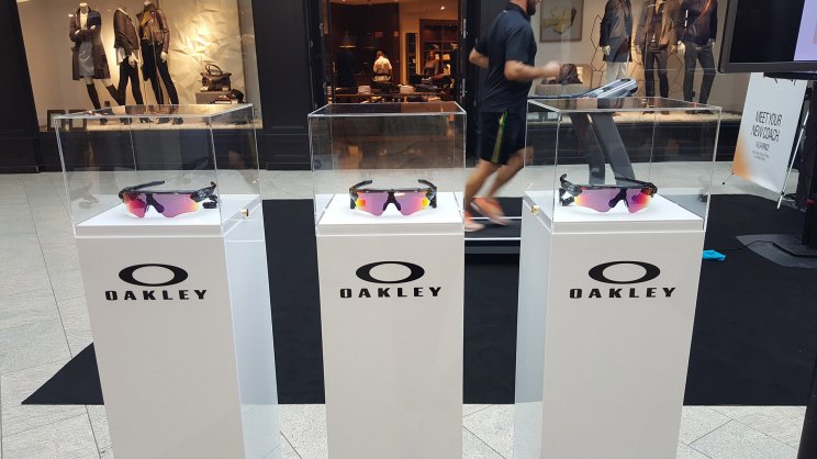 Itthon is bemutatkozott az Oakley és az Intel különleges szemüvege - 3. kép