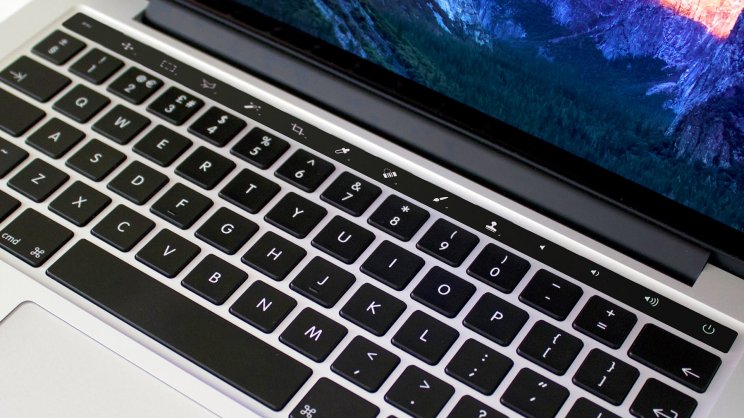 Windows alatt is üzemel majd a MacBook Pro OLED kijelzője - 2. kép