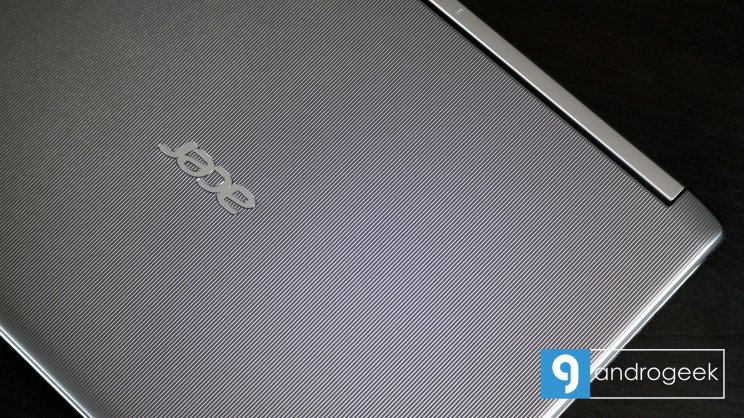 A szokásos Acer borítás, és a bemart Aspire felirat