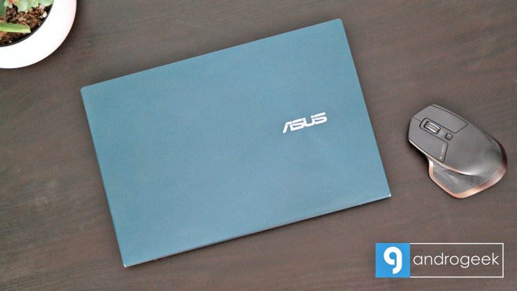 Nemes egyszerűség jellemzi az Asus ZenBook Duo 14-et. Amíg nincs kinyitva