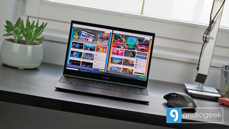 A 4K-s kijelző komoly megjelenítésre képes. Itt 150%-on van, mégis két teljes weblap fér meg egymás mellett kényelmesen.