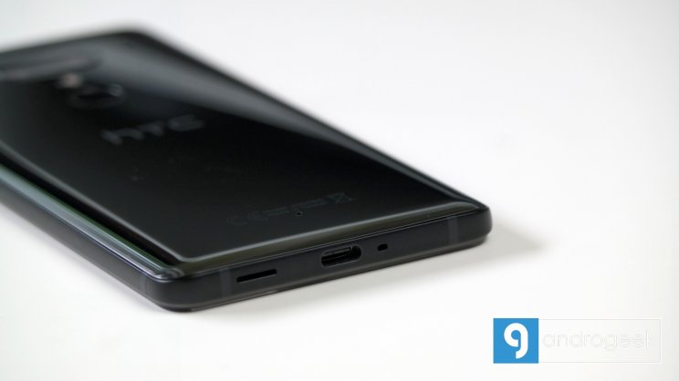 Quick Charge 4.0-re képes, mégis Quick Charge 3.0-s töltőt kapunk hozzá