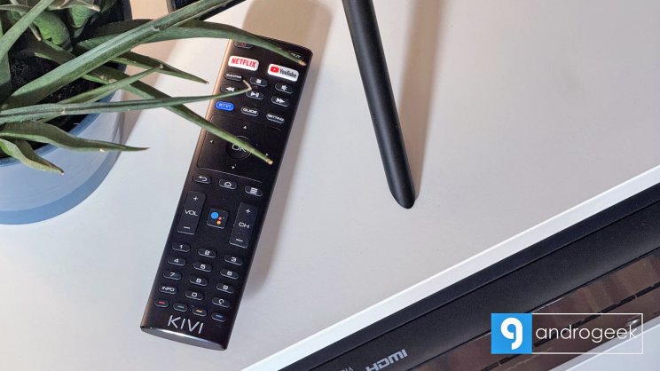 A KIVI 65U740NB 4K Smart TV távirányítójának dumálni is lehet
