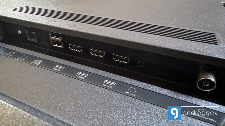 Csatlakozókban nincs hiány, de Wifi és Bluetooth is van