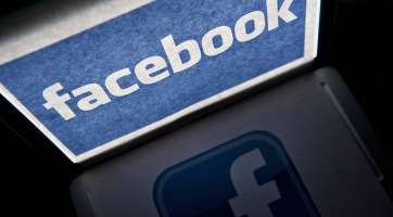 A Facebook beépítené az online újságokat a szolgáltatásba