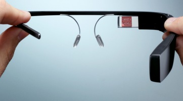 A Google Glass Project Aura néven folytatja