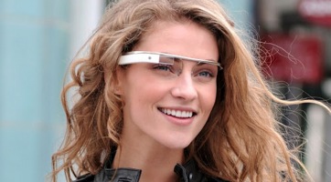 Amerikában mindenki számára elérhetővé válik a Google Glass