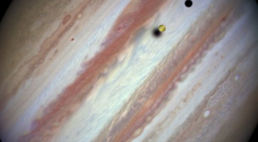 Három jupiteri hold vonulását kapta lencsevégre a Hubble
