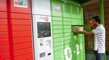Kártyával is lehet fizetni a posta csomagautomatáinál