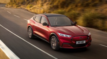 A Ford közel 49 000 Mustang Mach-E elektromos autót hív vissza akkumulátorbiztonsági problémák miatt