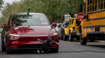 A Tesla csúnyán elbukott az önvezető tesztek során