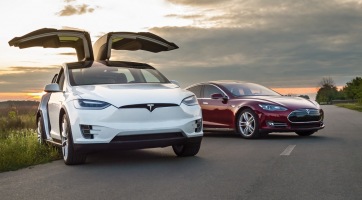 Bitcoinnal is vásárolhatunk már Tesla elektromos autót