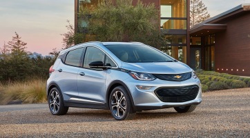 Közel 400 kilométert megy egyetlen töltéssel a Chevy Bolt elektromos autó