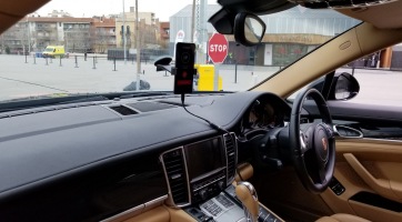 Láttál már okostelefonnal irányított Porschét? Márpedig ez már a valóság!