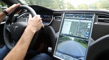Megérkezett a beígért Tesla frissítés
