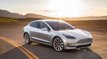 Október 17-én valamit bemutat a Tesla