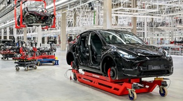 Pletykák szerint egy új, olcsóbb Teslát fejlesztenek a berlini Gigafactoryban