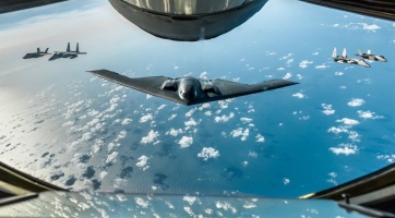 Az amerikai hadsereg bombázóval fenyegette az 51-es körzet lerohanóit, elnézést kellett kérniük