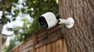 Csak kétszer kell tölteni egy évben a NetGear biztonsági kameráját