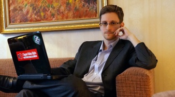 Edward Snowden szerint a Facebook olyan, mint a titkosszolgálatok