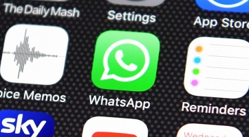 Egy sérülékenység miatt bárki átírhatja más üzeneteit a WhatsApp-on