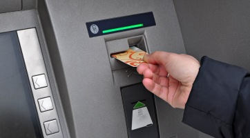 Új módszer a hackerek kezében: támadás után okádják a pénzt az ATM-ek!