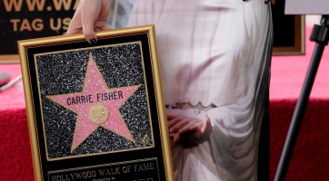 Carrie Fisher végre megkapta csillagát a Hollywoodi hírességek sétányán