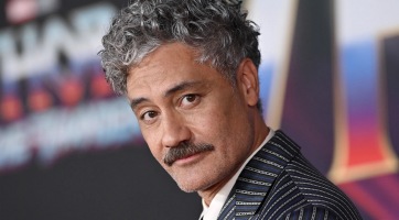 Taika Waititi ciki helyzetbe került: elfelejtette Natalie Portman Star Wars szereplését