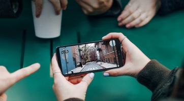 A V30 lehet az első OLED kijelzővel szerelt LG okostelefon