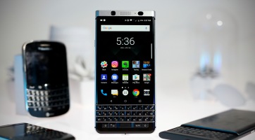 Az új BlackBerry nem bírja a hajlítgatást