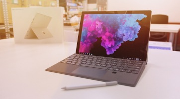 Elvileg készül a Microsoftnál egy hajlítható Surface, amin Android alkalmazások is futnak