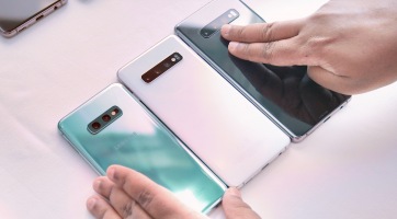 Gyorsabb töltésen és jobb éjszakai fotókon dolgozik a Samsung