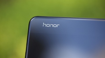 Három különböző színben is megjelenik a Honor Play 4
