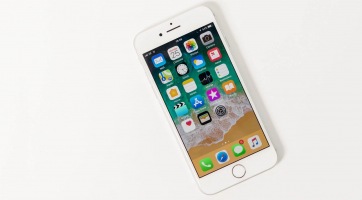 Ismét szárnyal a pletyka: az Apple direkt lassítja a régi iPhone-okat, az újabbak érkezésekor?