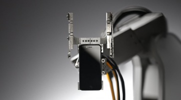 Kiderült, hogy hol dolgozik Liam, az Apple iPhone szétszerelő robotja