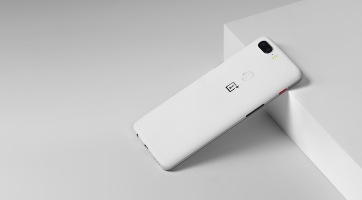 Már fehérben is elérhető a OnePlus 5T
