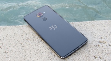 Ősszel érkezik az első vízálló BlackBerry