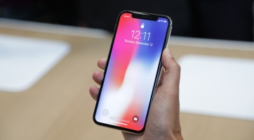 Tim Cook: ha heti néhány kávéval kevesebbet iszunk, már vehetünk magunknak iPhone X-et