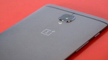 Új modelljüket hirdeti a OnePlus CEO-ja