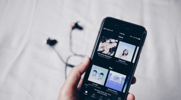A Spotify új karaoke módot indít, ami a teljesítményünket is méri