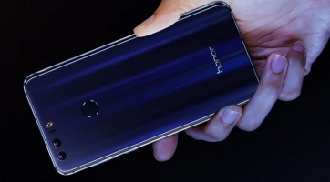 Februárban kapja meg a Nougatot a Honor 8