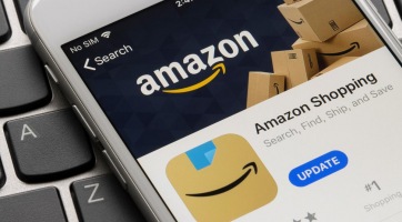 Hitler bajsza még mindig kísért: ezért módosította mobilalkalmazásának ikonját az Amazon!