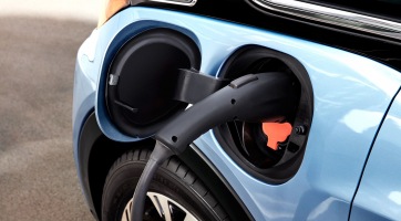 A földgázzal működő kocsik még mindig kisebb kárt okoznak a környezetnek, mint az elektromos autók