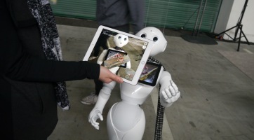 Ez a robot képes a rendelés előtt megmutatni az ételedet