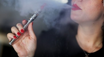 Három hét alatt tüdőbeteg lett az e-cigarettától egy amerikai tinédzser
