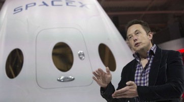 Idén még nem küld turistákat a Holdra a SpaceX