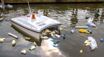 Íme a robotcápa, ami naponta 21 000 műanyag palackot gyűjt össze a folyókból